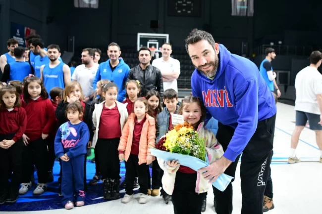Minik basketbol sevdalıları, Çayırova'nın dev adamlarıyla buluştu
