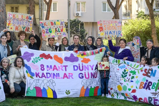 İzmir'de 8 Mart dayanışma noktaları kadınlarla buluştu