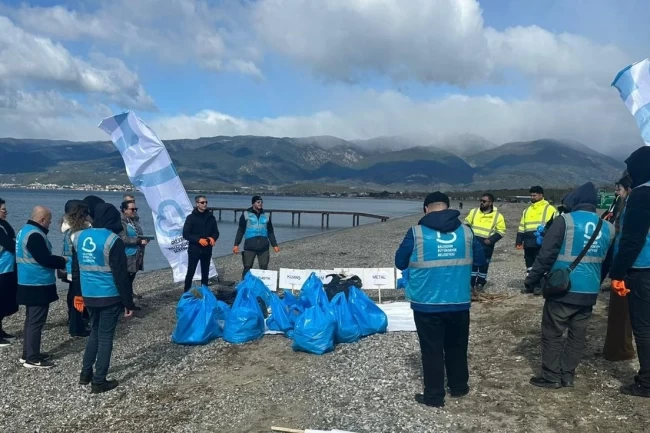 Balıkesir'de Altınkum sahilinde anlamlı temizlik
