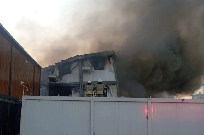 Manisa'da işçi konteynerinde çıkan yangın kontrol altına alındı