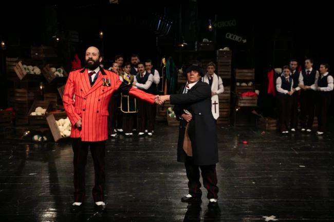 İzmir Şehir Tiyatroları'ndan görkemli prömiyer