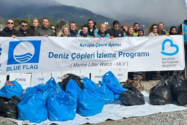 Deniz Çöpleri İzleme Programı'nda Balıkesir Altınkum'da temizlik