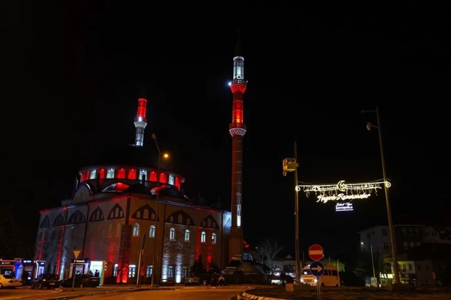 Denizli'de ramazan coşkusu ışıklarla taçlandı
