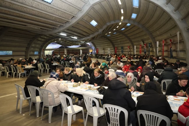 Bursa Osmangazi'de ramazan sofraları binlerce vatandaşı buluşturuyor