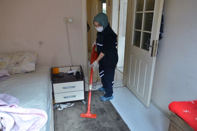 Bursa Büyükşehir evde bakım ve temizlikle gönüllere dokunuyor