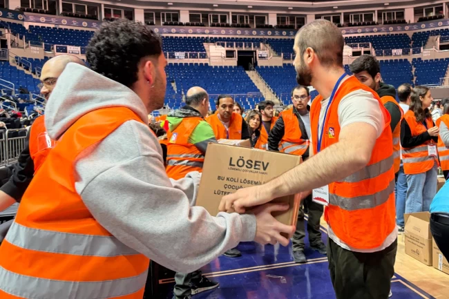 LÖSEV'den Türkiye genelinde Ramazan'da binlerce gıda paketi