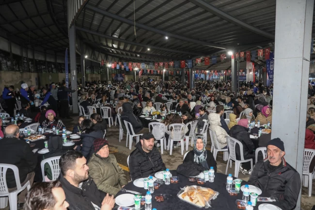 Ramazan sofrası Bursa'da binlerce kişiyi bir araya getirdi