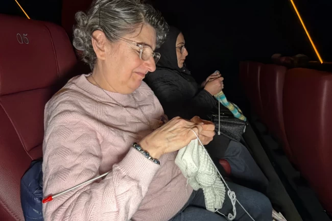 Düzce'de kadınlar hem ördü, hem üretti, hem de eğlendi