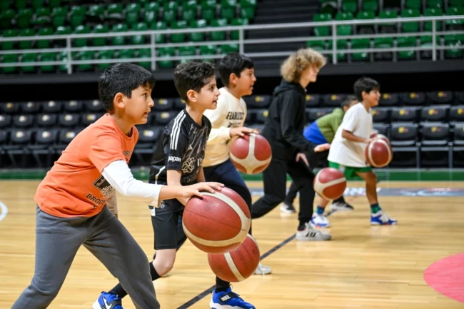 İzmir Bornova'da çocuklar sporla büyüyor