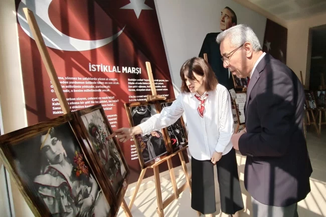 Bursa Gemlik'te "İlmek İlmek Cumhuriyet Kadınları" sergisi