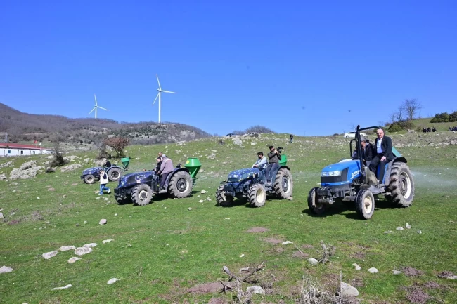 Manisa Kırkağaç'ta meralara gübre desteği