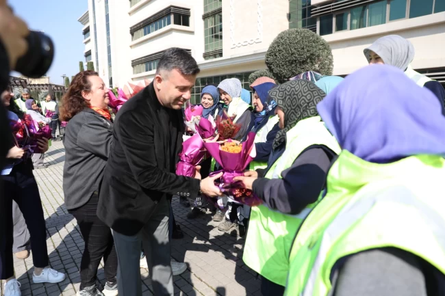 Bursa Büyükşehir'den kadınlar çiçek jesti