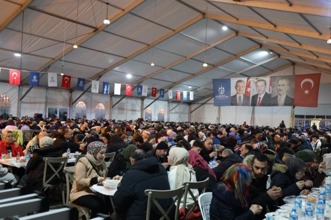 İzmit'in kalbi Büyükşehir Ramazan Çadırı'nda atıyor