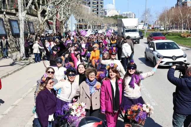 Bursa Nilüfer'de kadınlar tek ses oldu! "Eşitlik ses ister biz buradayız"