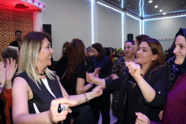 Gülüç'te kadınlar matinasına büyük ilgi..