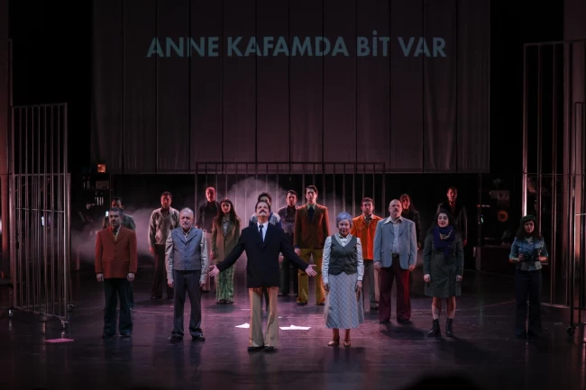 Tarık Akan'ın hayatı tiyatro sahnesinde