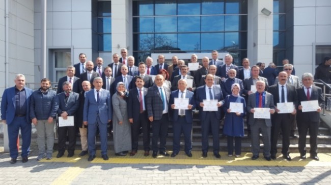 AK Parti'nin kazananları mazbatalarını aldı..