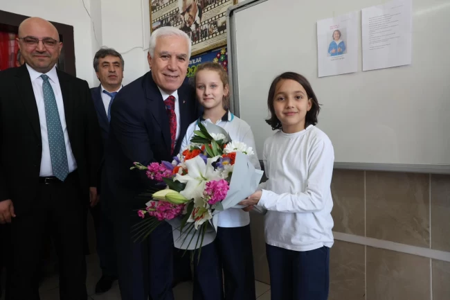 Arkadaşlarına söz verdi, Başkan Bozbey'i sınıfa getirdi