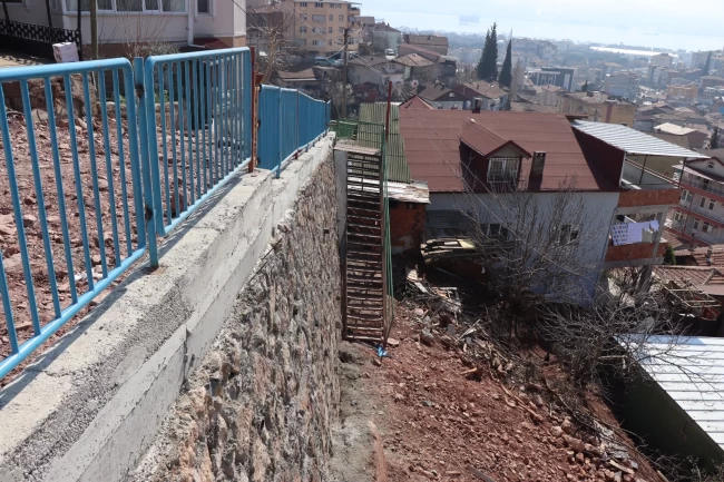 İzmit Yenidoğan'da tehlikeli alan güvenli hale getirildi