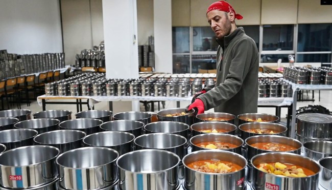 Kdz.Ereğli Belediyesi 1.500 kişiye sıcak aş dağıtıyor