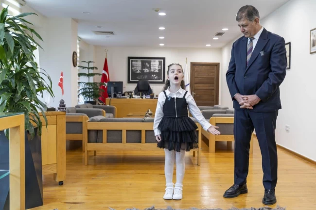 4 yaşından beri İstiklal Marşı'nı ezbere okuyor