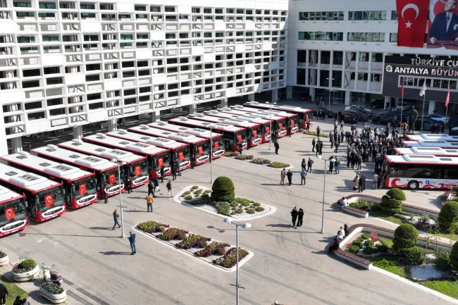 Antalya Büyükşehir'den toplu taşıma filosuna 19 yeni otobüs