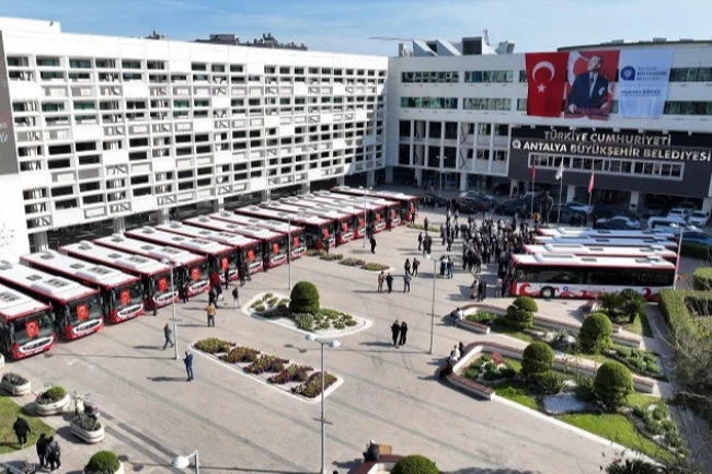 Antalya Büyükşehir'den toplu taşıma filosuna 19 yeni otobüs