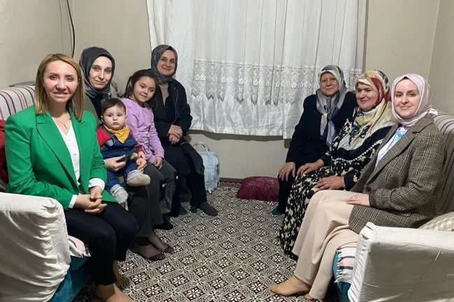 AK Partili kadınlardan Bilecik Pazaryeri'nde Ramazan ziyareti