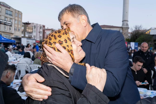 Başkan Tugay İzmir Aliağa'da yurttaşlarla buluştu