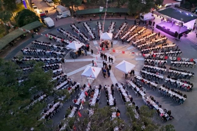İzmir Bornova'da Kadir Gecesi'nde büyük iftar buluşması