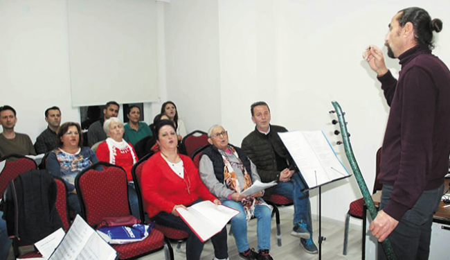 Türkülerle, gönüllere hitap ediyorlar