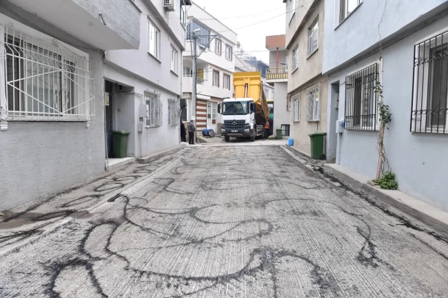 Bursa Osmangazi'de sokaklardaki yollar yenileniyor