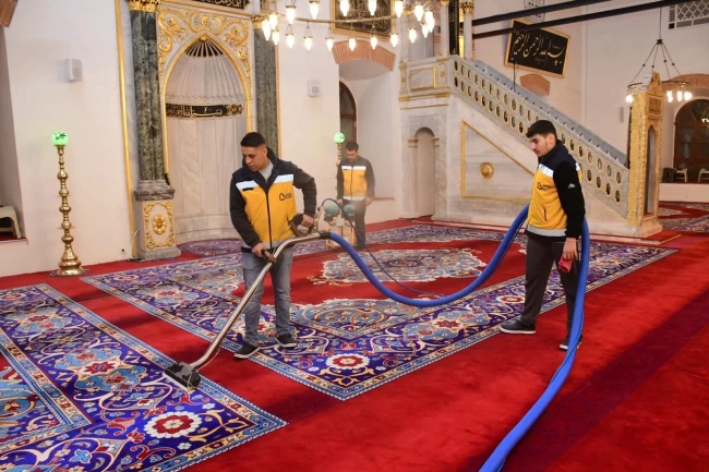 Balıkesir'de cami ve mezarlıklar bayram ziyaretine hazırlanıyor