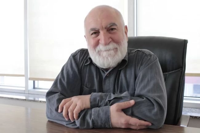 Gazeteci Mustafa Özke, Adana'yı eserleriyle dünyaya tanıtıyor