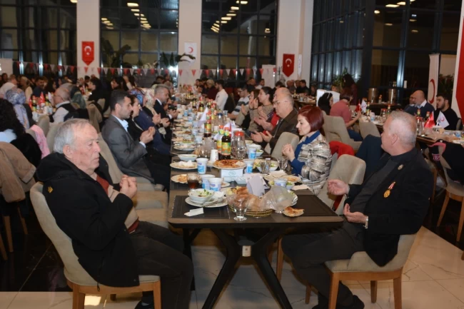 Kızılay Bornova'dan vefa gecesi