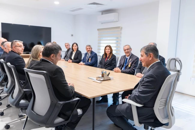 İzmir'de şehit aileleri derneklerinden Başkan Tugay'a ziyaret