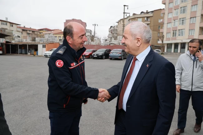 Kocaeli Gebze'de bayram öncesi kamu personeline ziyaret