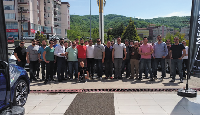 Megane 4 tutkunları Özerler'de buluştu..