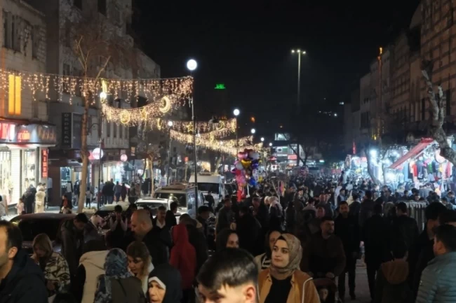 Divanyolu ışıl ışıl parlıyor