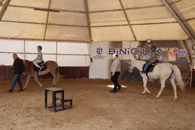 Kocaeli'de 230 çocuk binicilikle tanıştı