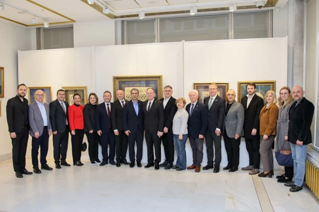 ‘Zer-i Nab' tezhip sergisi Bursa'da ziyarete açıldı