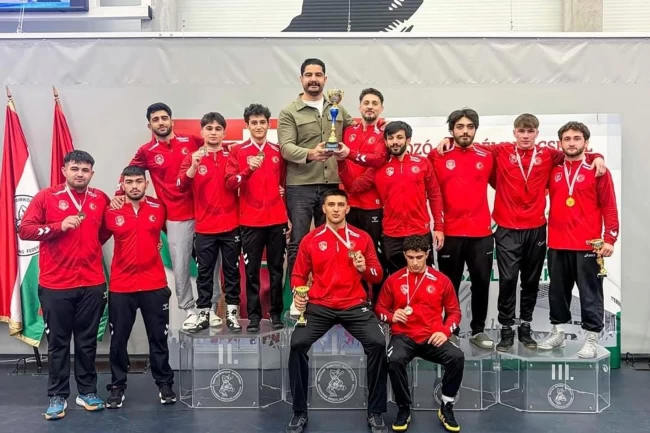 Sakarya'nın milli sporcularından Macaristan'da çifte madalya