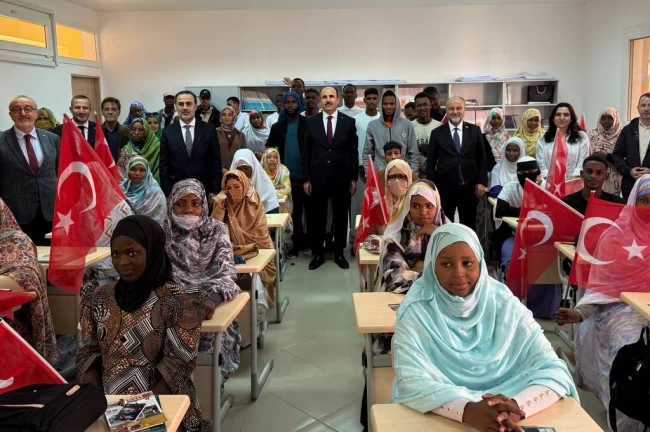 Afrikalı öğrenciler UCLG Başkanı Altay'ı coşkuyla karşıladı