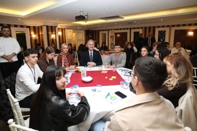 Bursa İnegöl'de gençler söz sahibi oluyor