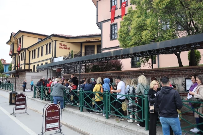 Eskişehir'de müzeler ve parklar doldu taştı