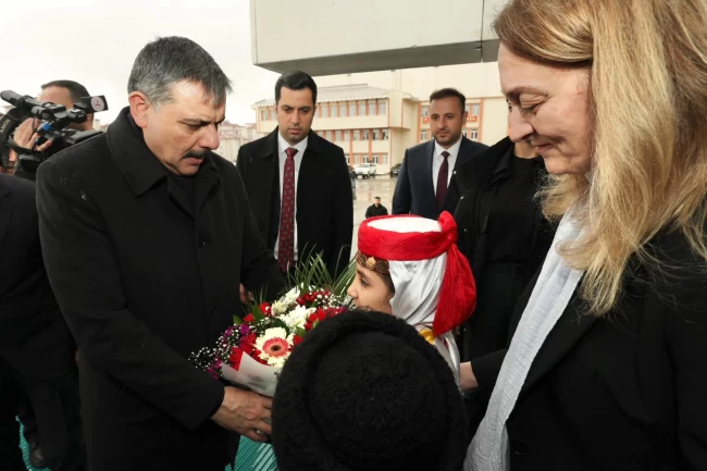 Bakan Çiftçi Ağrı'da... Valilik ziyaretinde vatandaş odaklı hizmetleri değerlendirdi