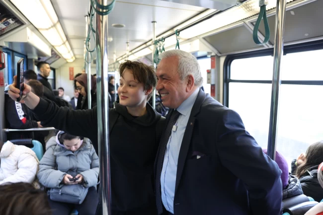 Bursa Nilüfer'de Başkan Özdemir'den mesai öncesi metro sürprizi