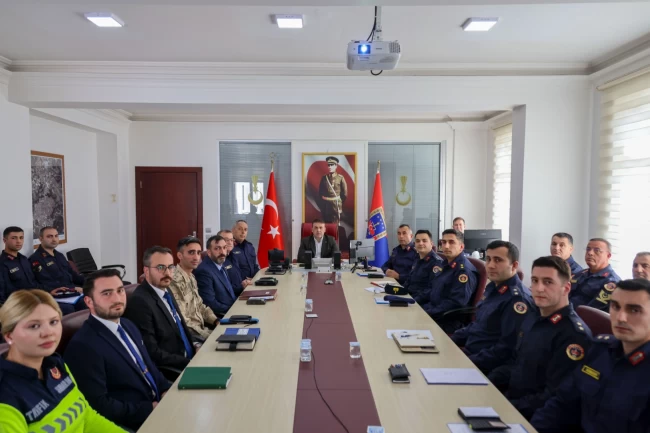 Vali Sözer'den Jandarma'ya ziyaret
