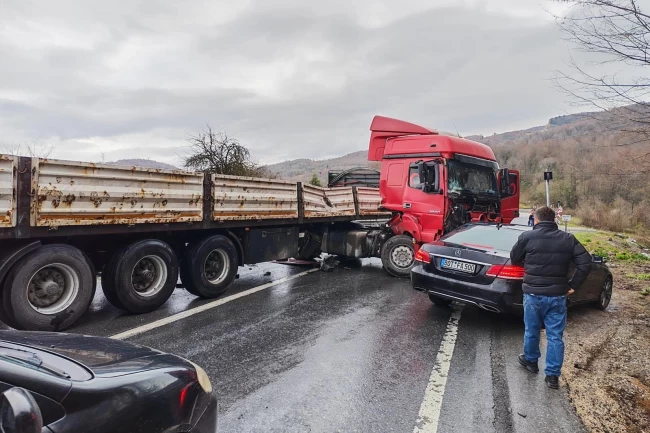 Düzce'de yağışlı hava kaza getirdi!
