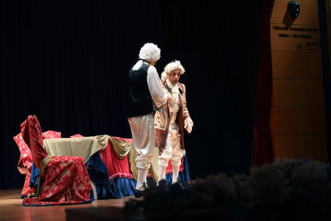Kibarlık Budalası Sakarya'da sahnelendi